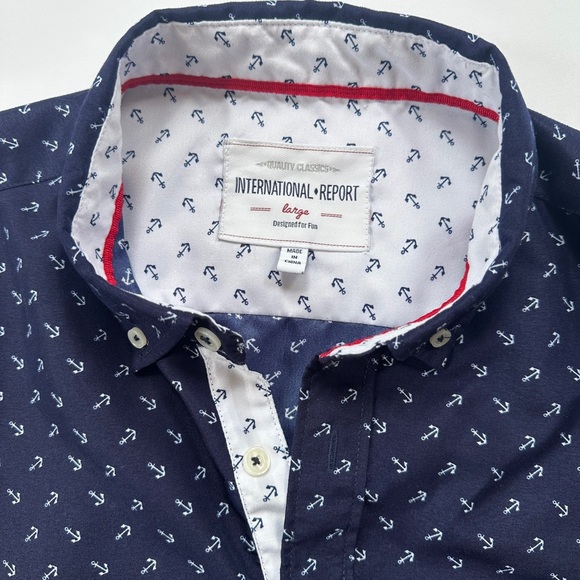Men’s International Report Short Sleeved Shirt
Size Large​ - Picture 4 of 6